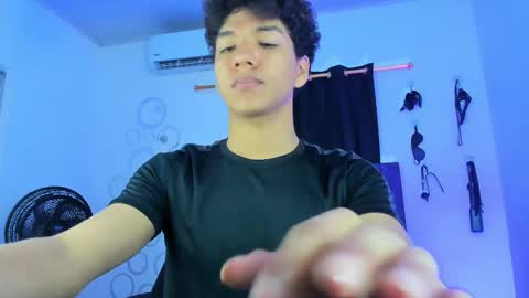 Snapshot of maximiliano_khalil chatting on December 2025 07:09:01 PM Maximiliano online show from December 2025 07:09:01 PM