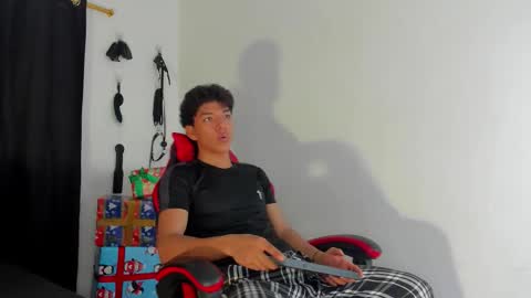 Snapshot of maximiliano_khalil chatting on December 2025 07:51:01 PM Maximiliano online show from December 2025 07:51:01 PM