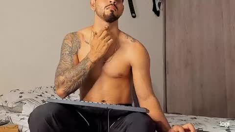 Snapshot of maximo004 chatting on April 2026 09:28:02 PM Maximo online show from April 2026 09:28:02 PM