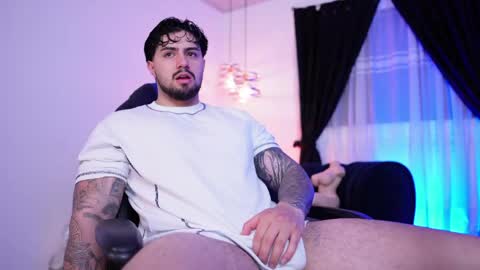 Snapshot of maximo_rodriguez chatting on April 2026 02:15:02 AM Maximo online show from April 2026 02:15:02 AM
