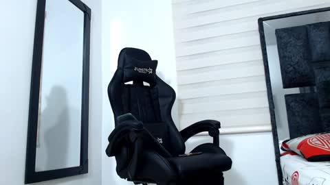 Snapshot of maximo_sebastian chatting on February 2025 04:26:02 AM Maximo Sebastian online show from February 2025 04:26:02 AM