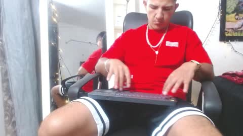 Snapshot of maximo_ston chatting on April 2026 10:01:02 PM maximo_ston online show from April 2026 10:01:02 PM