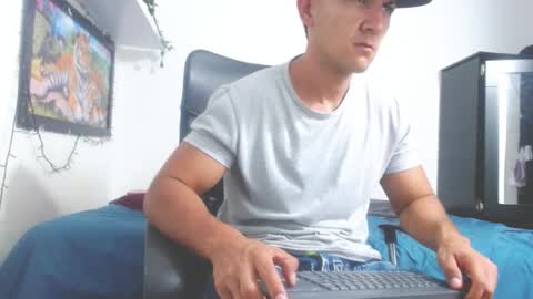 Snapshot of maximo_ston chatting on April 2026 12:57:01 AM maximo_ston online show from April 2026 12:57:01 AM