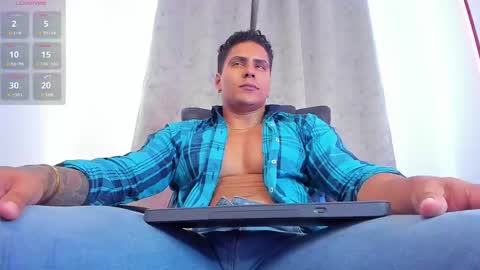 Snapshot of maximoscott_ chatting on February 2025 04:22:01 PM Maximoscott online show from February 2025 04:22:01 PM