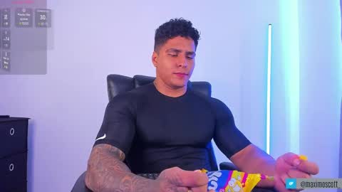 Snapshot of maximoscott_ chatting on February 2025 07:27:02 PM Maximoscott online show from February 2025 07:27:02 PM