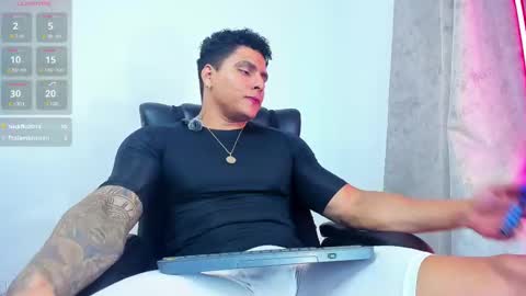 Snapshot of maximoscott_ chatting on March 2025 09:37:02 PM Maximoscott online show from March 2025 09:37:02 PM