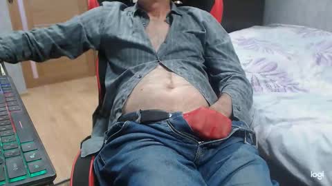 maximus3334 online show from October 2025 12:25:01 PM