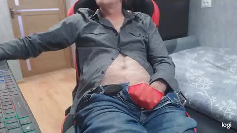 maximus3334 online show from November 2025 11:22:01 AM