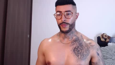 Independent Model online show from January 2025 03:01:01 AM