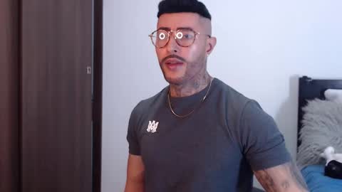 Independent Model online show from January 2025 05:00:01 AM