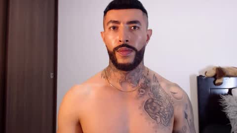 Independent Model online show from February 2025 05:49:02 AM