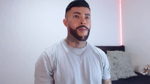 Independent Model online show from October 2025 05:16:02 AM