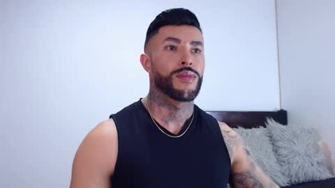 Independent Model online show from October 2025 04:21:01 AM