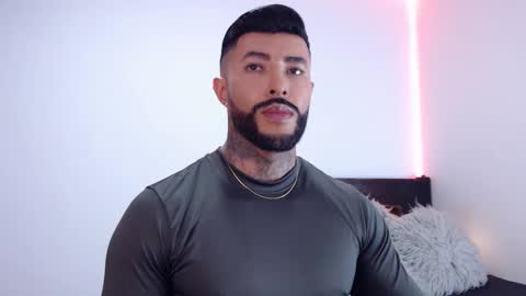 Independent Model online show from October 2025 02:44:01 AM