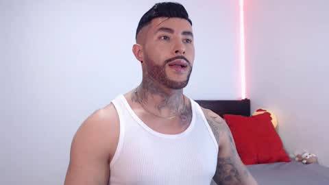 Independent Model online show from November 2025 03:50:01 AM