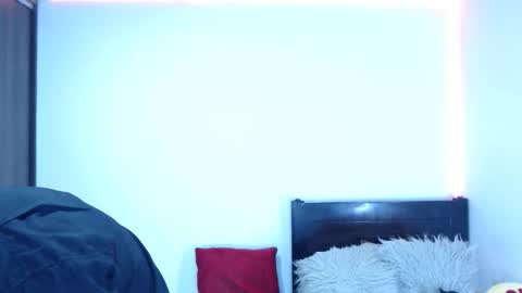 Independent Model online show from January 2026 03:20:02 AM