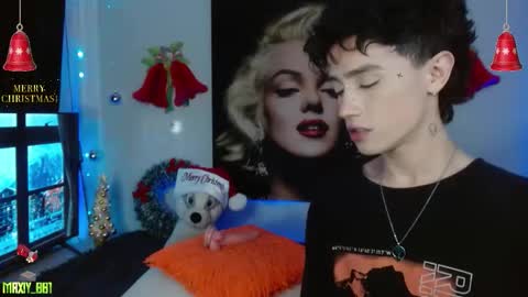 Max online show from December 2025 04:08:01 AM