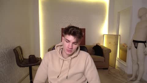 Snapshot of maxkaiden chatting on February 2025 05:33:01 AM MaxKaiden online show from February 2025 05:33:01 AM