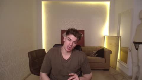 Snapshot of maxkaiden chatting on March 2025 08:21:02 AM MaxKaiden online show from March 2025 08:21:02 AM