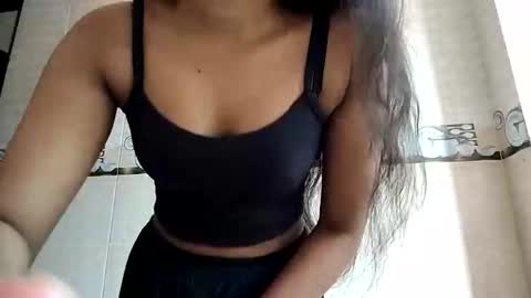 Snapshot of maxladycox chatting on January 2026 05:45:01 AM Dorea online show from January 2026 05:45:01 AM