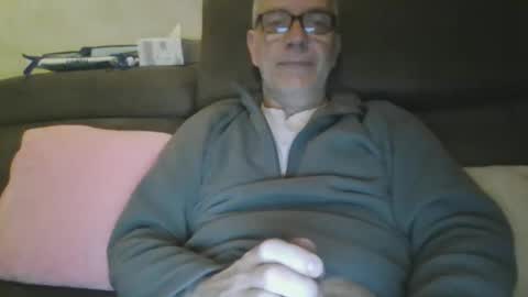 Snapshot of maxou569 chatting on March 2025 07:47:02 AM maxou569 online show from March 2025 07:47:02 AM