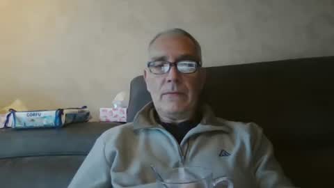 Snapshot of maxou569 chatting on October 2025 06:44:01 AM maxou569 online show from October 2025 06:44:01 AM