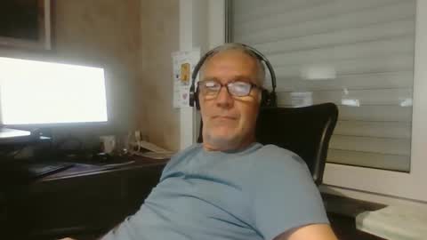 Snapshot of maxou569 chatting on October 2025 08:36:02 AM maxou569 online show from October 2025 08:36:02 AM