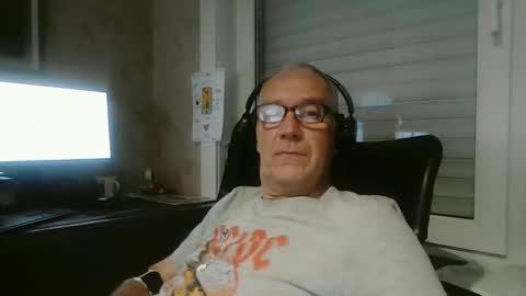 Snapshot of maxou569 chatting on October 2025 07:20:02 AM maxou569 online show from October 2025 07:20:02 AM