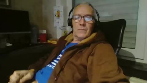 Snapshot of maxou569 chatting on January 2026 12:51:01 PM maxou569 online show from January 2026 12:51:01 PM