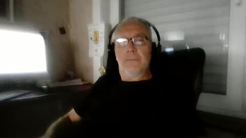 Snapshot of maxou569 chatting on June 2026 06:44:01 AM maxou569 online show from June 2026 06:44:01 AM
