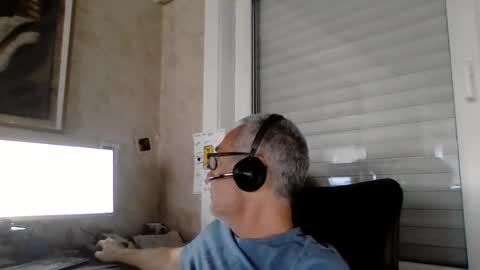 Snapshot of maxou569 chatting on July 2026 07:17:01 AM maxou569 online show from July 2026 07:17:01 AM