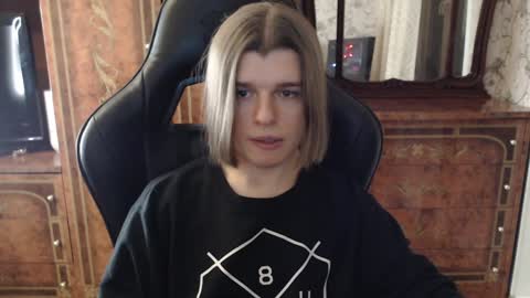 Snapshot of maxplay18 chatting on December 2024 05:45:02 PM Max online show from December 2024 05:45:02 PM