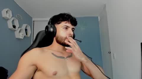 Snapshot of maxtowers chatting on March 2026 04:20:02 AM Maxi online show from March 2026 04:20:02 AM