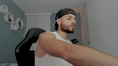 Snapshot of maxtowers chatting on March 2026 12:44:01 AM Maxi online show from March 2026 12:44:01 AM