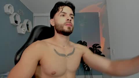 Snapshot of maxtowers chatting on April 2026 02:27:02 AM Maxi online show from April 2026 02:27:02 AM