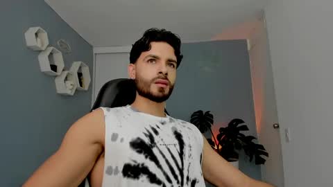 Snapshot of maxtowers chatting on April 2026 10:46:02 PM Maxi online show from April 2026 10:46:02 PM