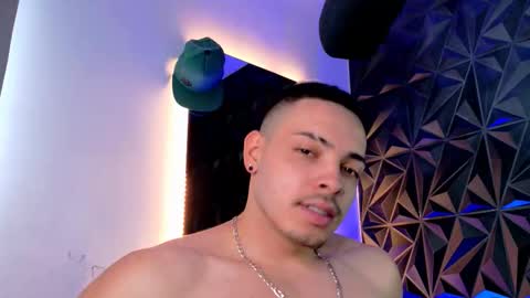 MAX online show from October 2025 07:01:01 PM