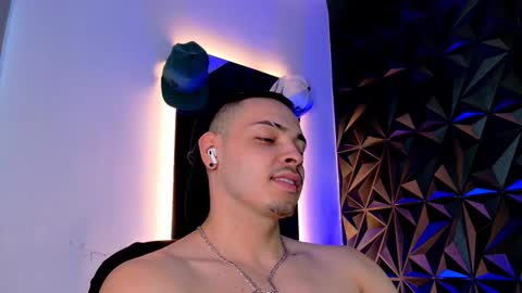 MAX online show from October 2025 10:32:02 PM