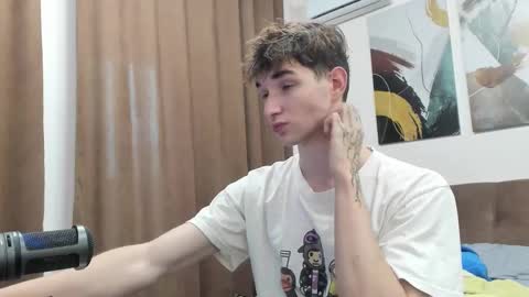 maxwellchik online show from October 2025 01:30:01 PM