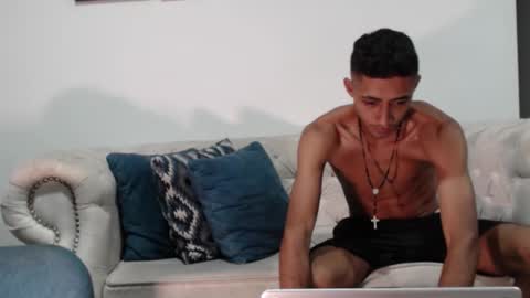 Snapshot of maxwolf18 chatting on October 2025 01:06:02 AM maxwolf18 online show from October 2025 01:06:02 AM