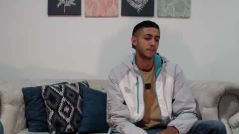 Snapshot of maxwolf18 chatting on October 2025 12:44:01 AM maxwolf18 online show from October 2025 12:44:01 AM