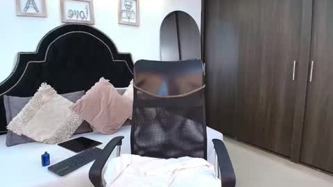 Snapshot of maxxicruz chatting on September 2025 01:40:02 AM Maxxi online show from September 2025 01:40:02 AM