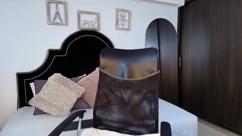 Snapshot of maxxicruz chatting on September 2025 12:47:01 AM Maxxi online show from September 2025 12:47:01 AM