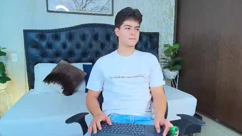 Snapshot of maxxicruz chatting on October 2025 03:59:02 AM Maxxi online show from October 2025 03:59:02 AM