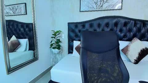 Snapshot of maxxicruz chatting on October 2025 04:13:02 AM Maxxi online show from October 2025 04:13:02 AM