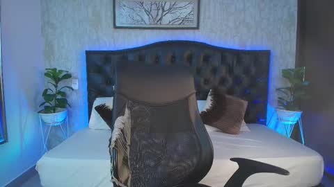 Snapshot of maxxicruz chatting on November 2025 04:00:02 AM Maxxi online show from November 2025 04:00:02 AM