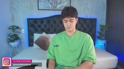 Snapshot of maxxicruz chatting on November 2025 04:48:02 AM Maxxi online show from November 2025 04:48:02 AM