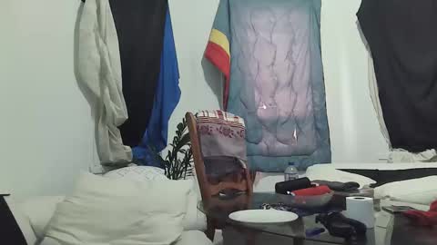 Snapshot of maxxou69hot chatting on April 2026 03:31:02 PM maxxou69hot online show from April 2026 03:31:02 PM