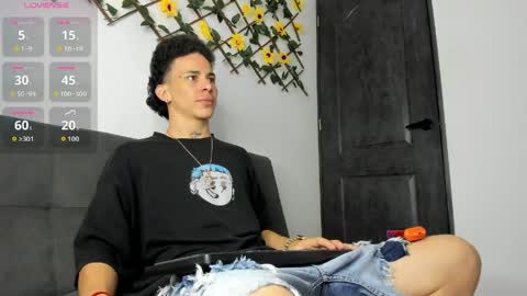 Snapshot of maxxx_bigcock chatting on June 2026 02:40:01 AM Max online show from June 2026 02:40:01 AM