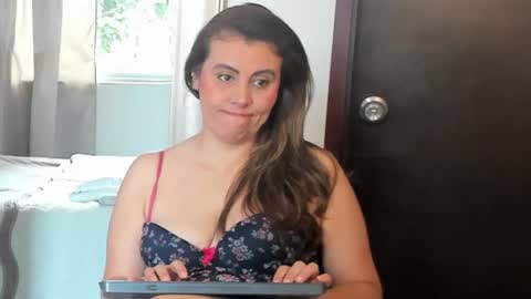 Snapshot of maxzy_star chatting on July 2026 03:51:01 PM Victoria online show from July 2026 03:51:01 PM